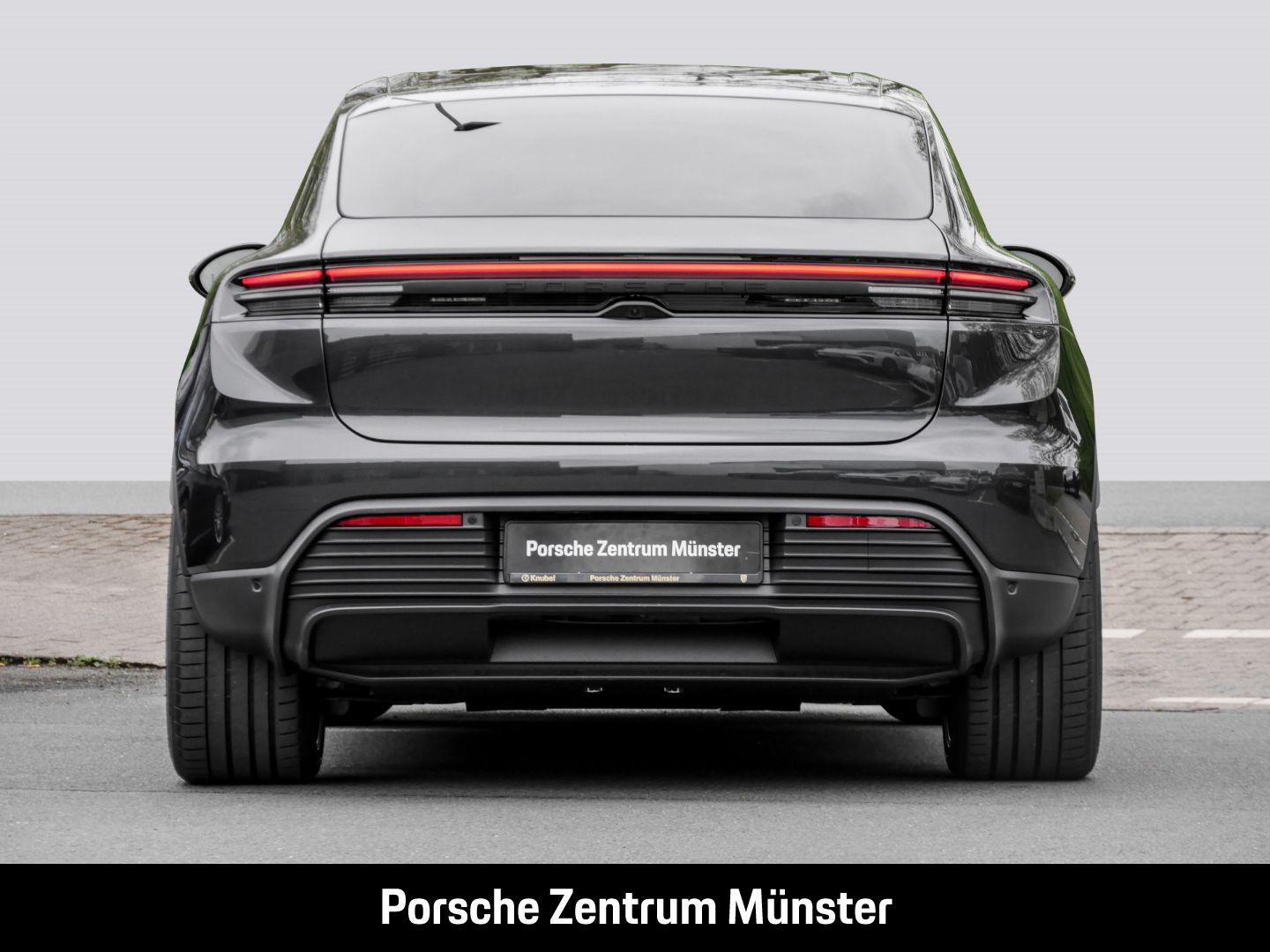 Porsche Macan 4 - Samsaru's Car Outlet