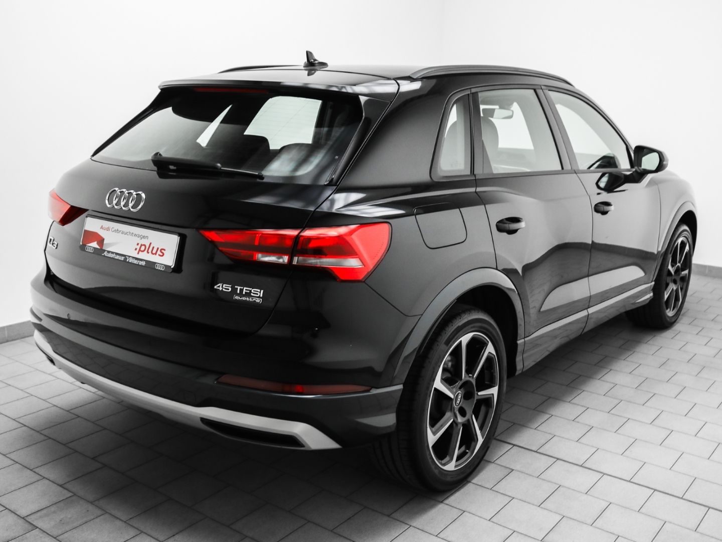 Audi Q3 45 TFSI quattro advanced - Samsaru's Car Outlet