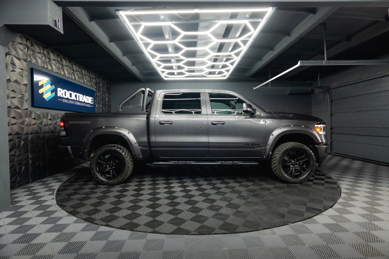Dodge RAM 5.7 V8 HEMI 4x4 OFFROAD Night-Paket *LED*19%