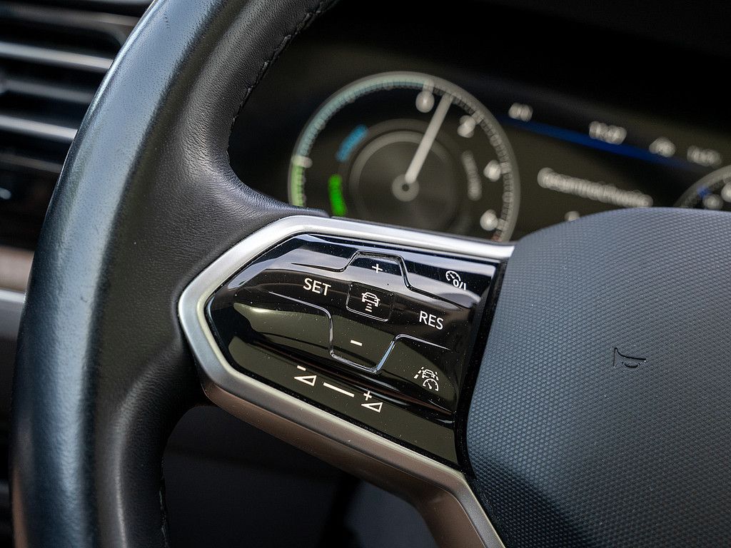 Volkswagen Touareg 3.0 V6 TSI eHybrid Atmosphere 4M - Samsaru's Car Outlet