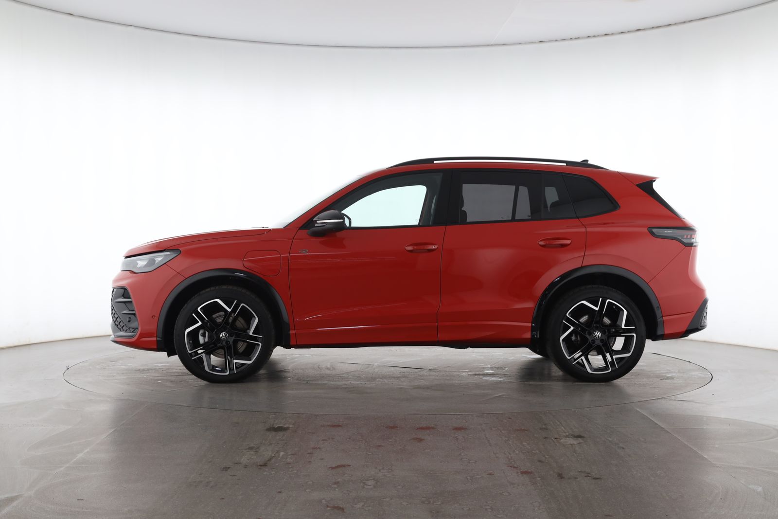 Volkswagen Tiguan 1.5 TSI DSG eHybrid R-Line | PANO | AHK |