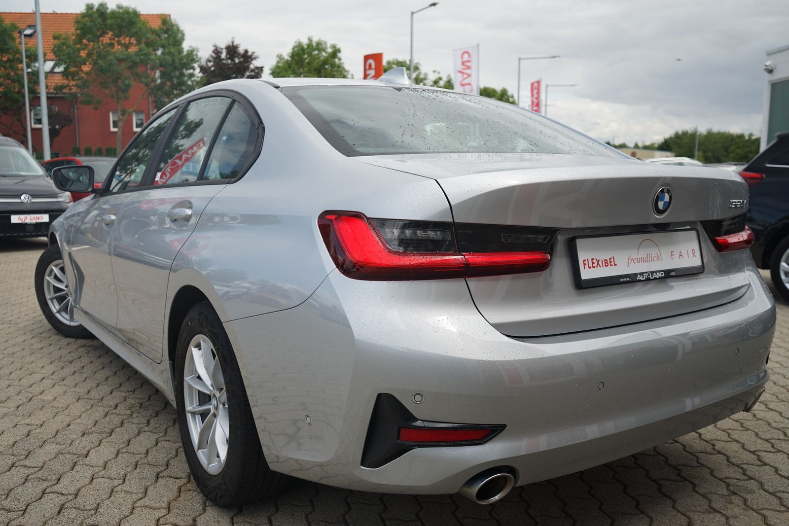 BMW 320i Advantage - Samsaru's Car Outlet