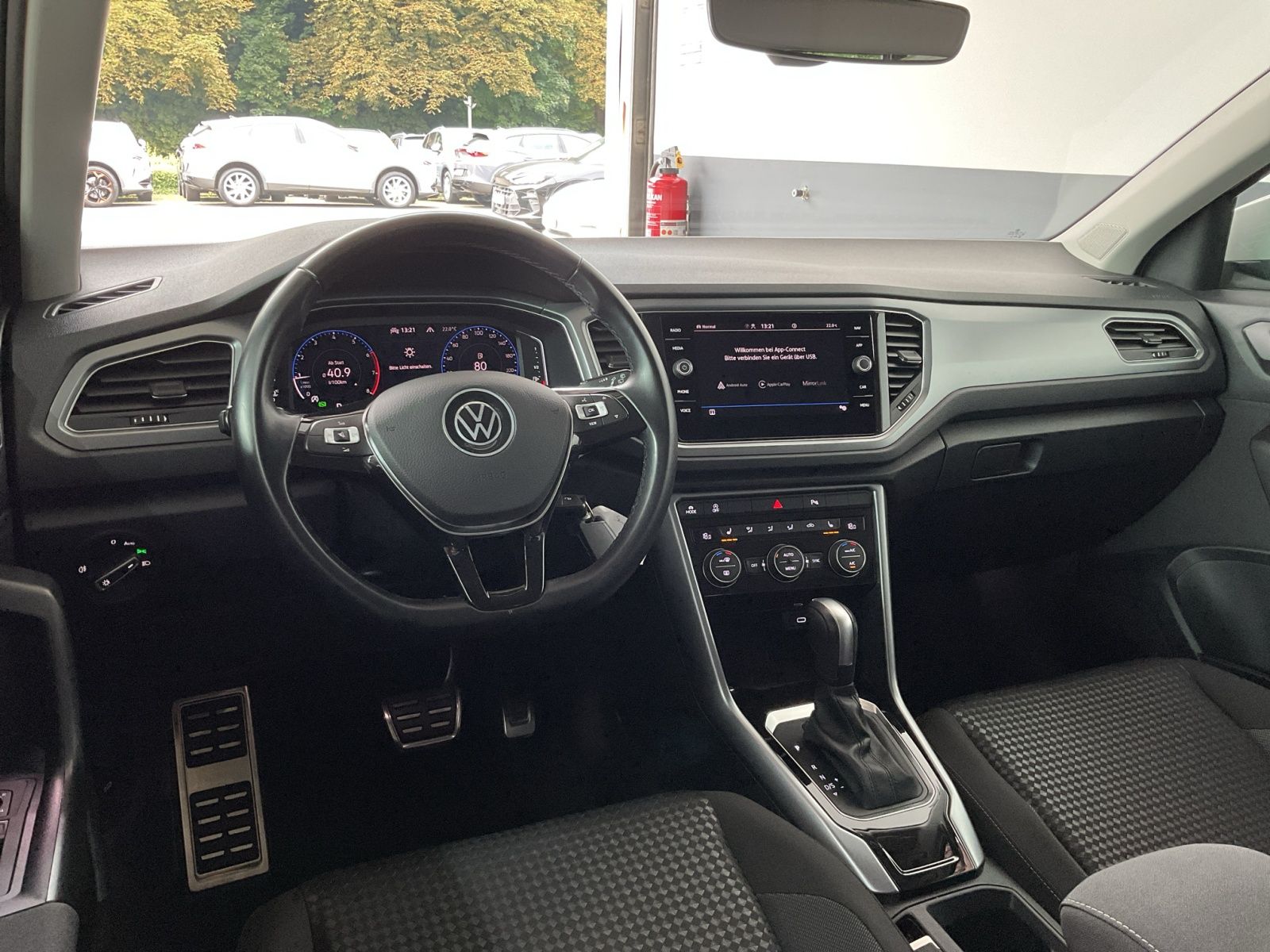 Volkswagen T-Roc 1.5 TSI DSG Active - Samsaru's Car Outlet