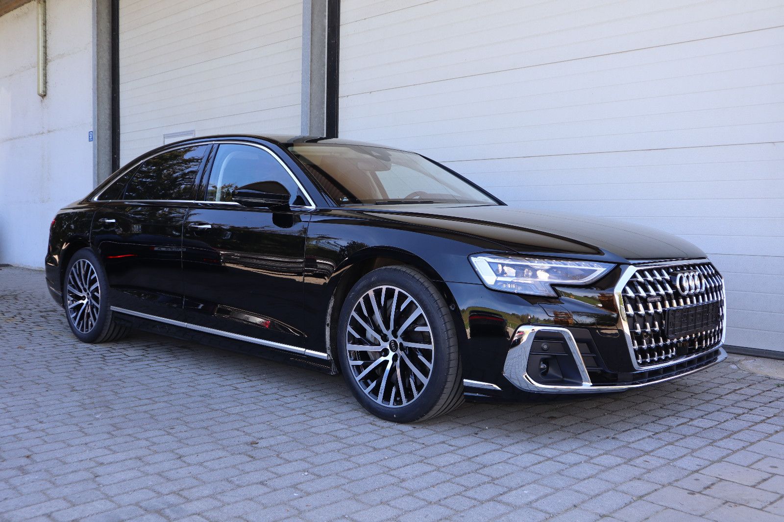 Audi A8L 60 TFSIe lang - Samsaru's Car Outlet