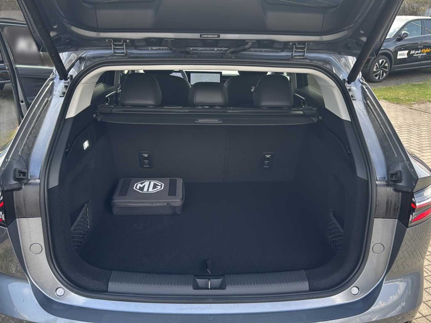 MG HS PHEV Luxury Ganzjahresreifen+AHK+360°