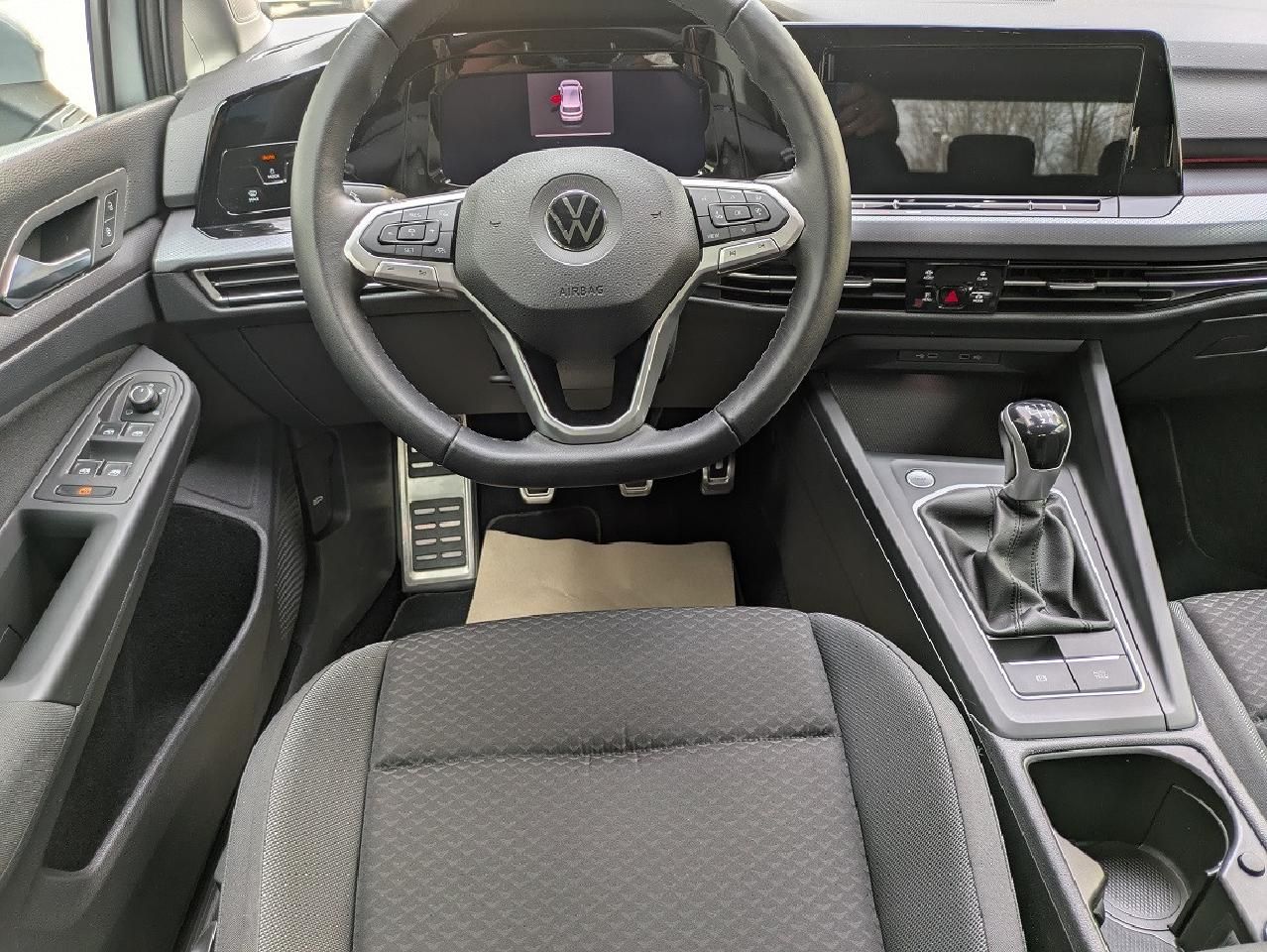 Volkswagen Golf VIII 2.0 TDI Active - Samsaru's Car Outlet
