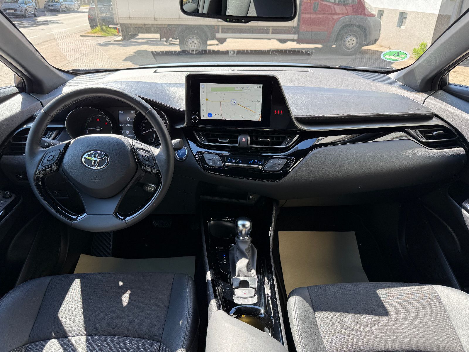 Toyota C-HR Hybrid 2.0 Team - Samsaru's Car Outlet