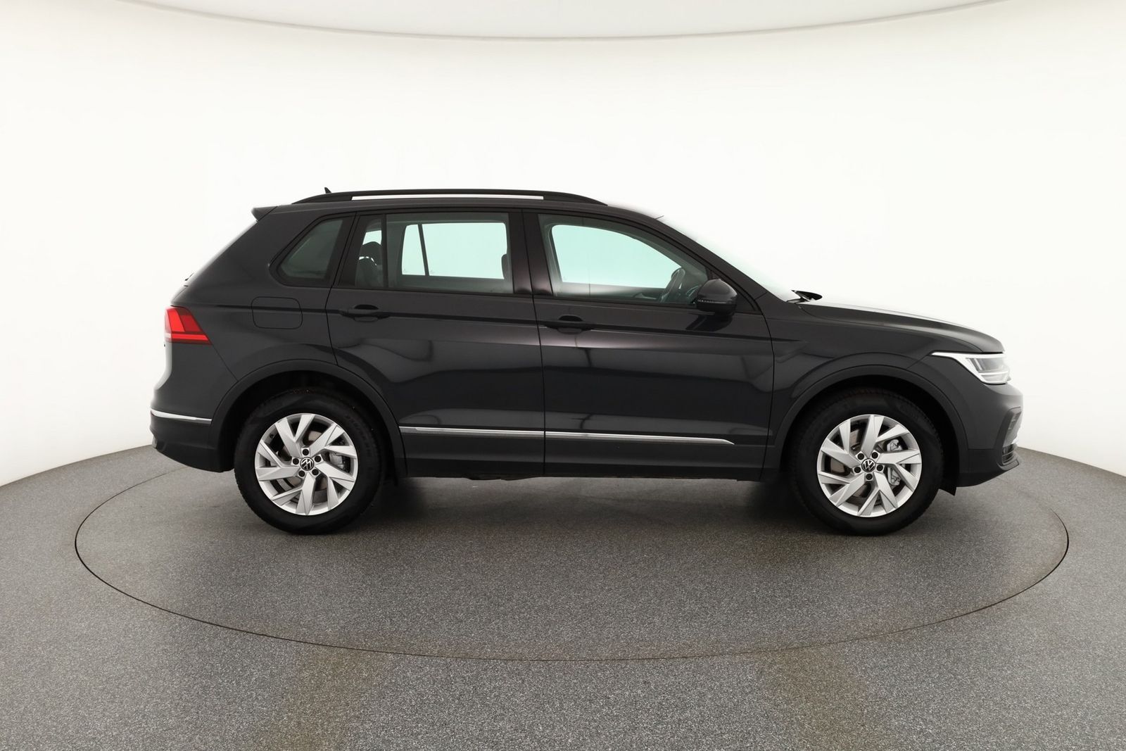 Volkswagen Tiguan 2.0 TSI 4Motion Life - Samsaru's Car Outlet