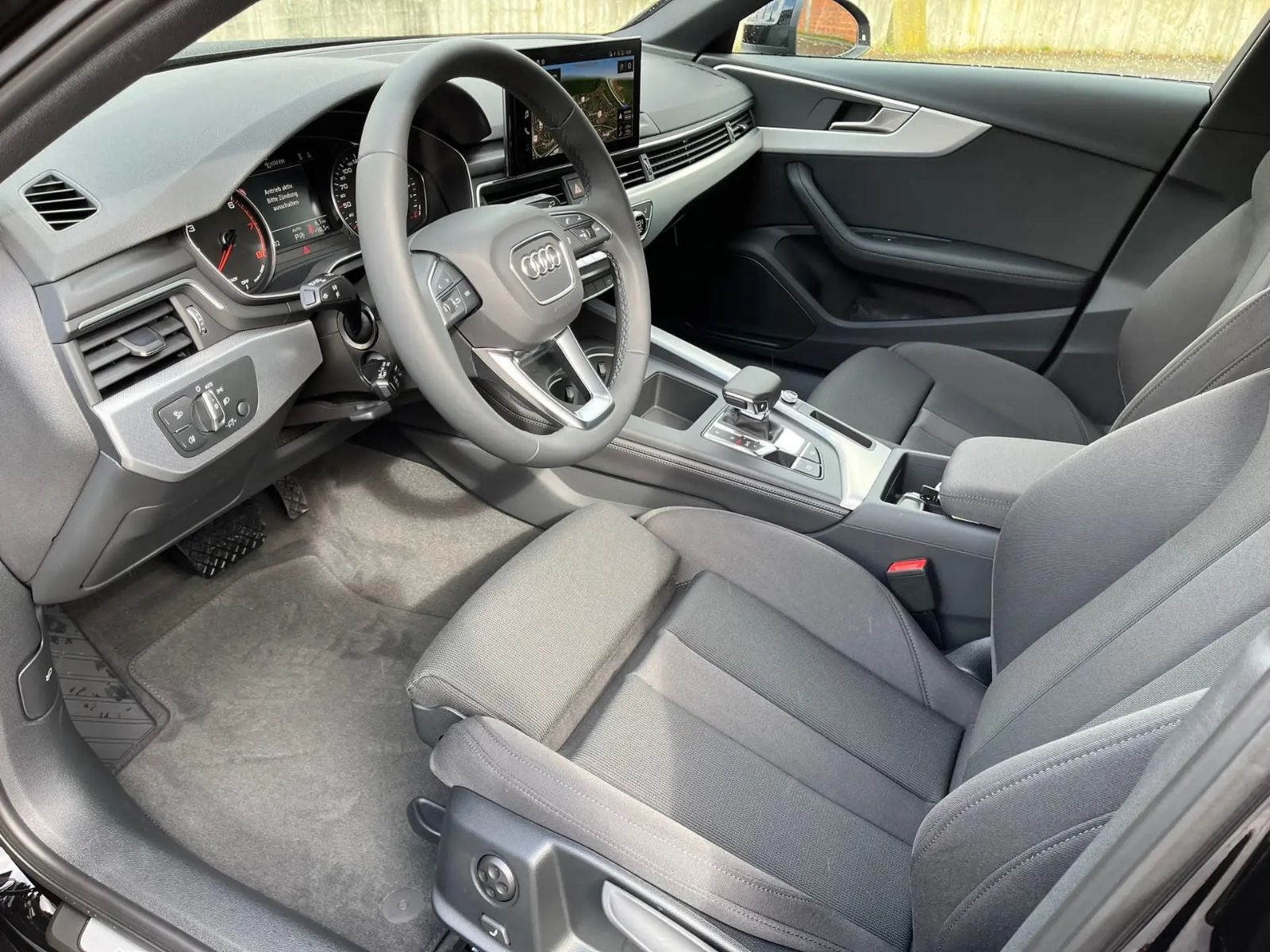 Audi A4 Avant 40 TFSI advanced - Samsaru's Car Outlet