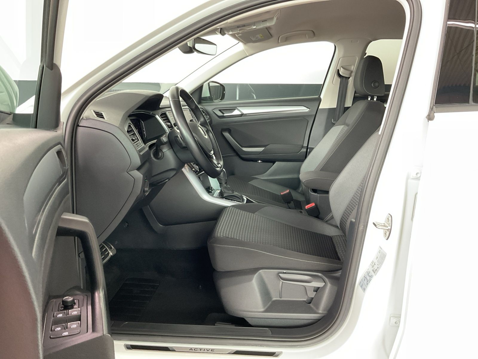 Volkswagen T-Roc 1.5 TSI DSG Active - Samsaru's Car Outlet