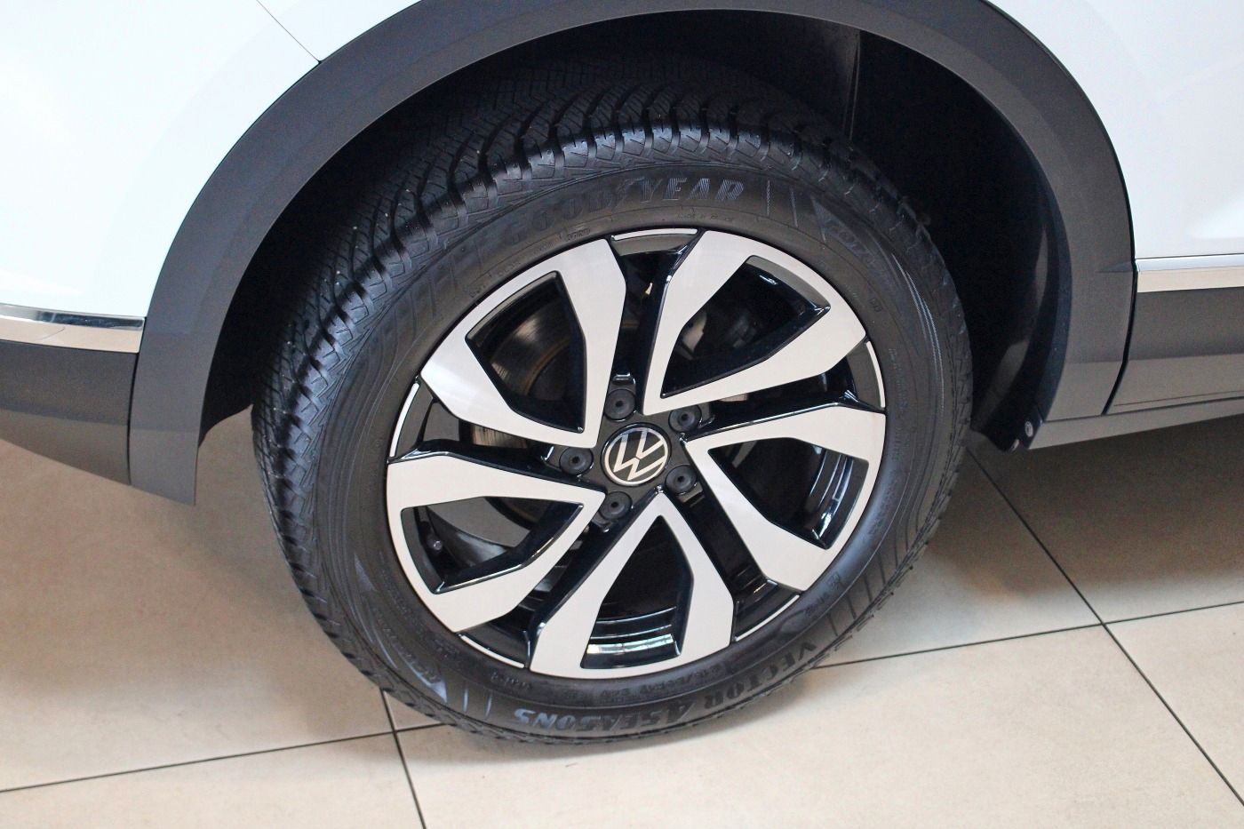 Volkswagen T-Roc 1.5 TSI Active - Samsaru's Car Outlet