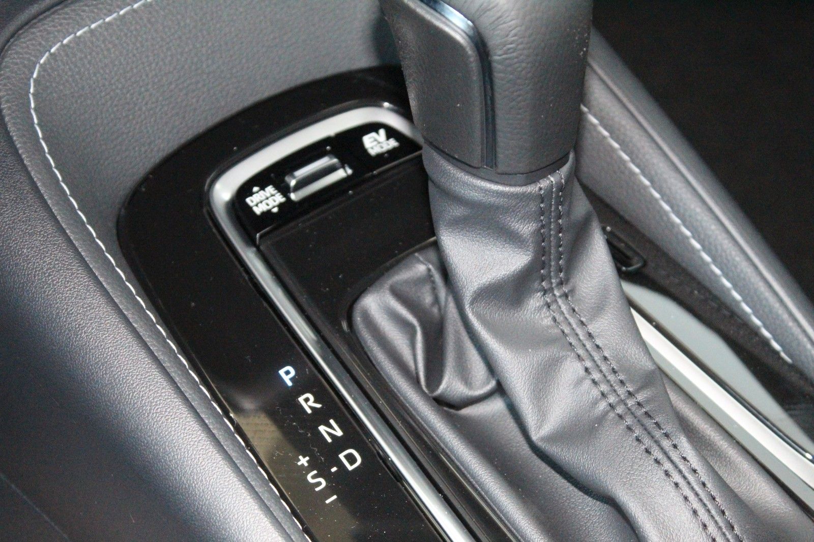 Toyota Corolla Touring Sports 1.8 Hybrid - Samsaru's Car Outlet
