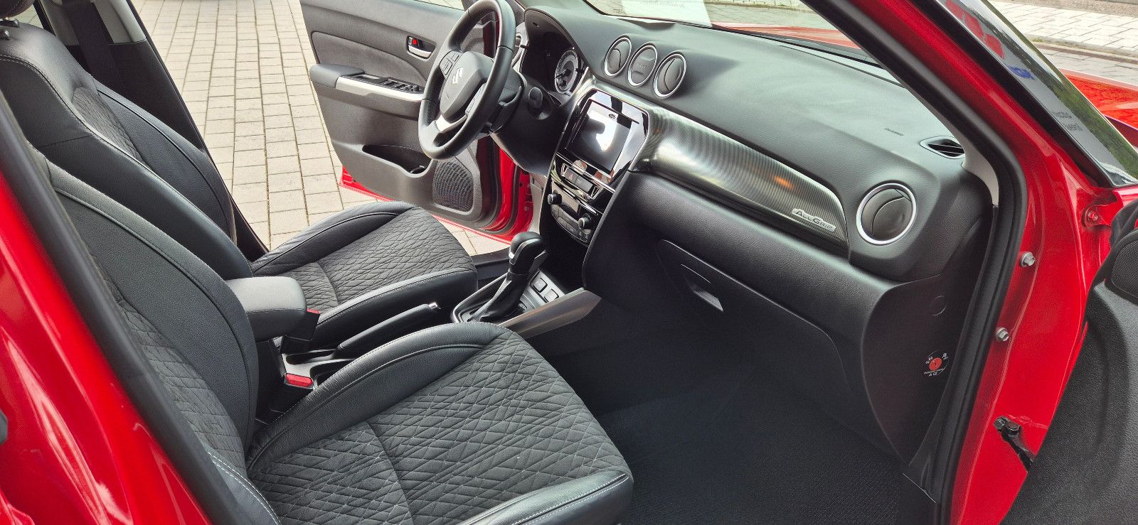Suzuki Vitara DUALJET Hybrid Comfort+ AGS Allgrip - Samsaru's Car Outlet