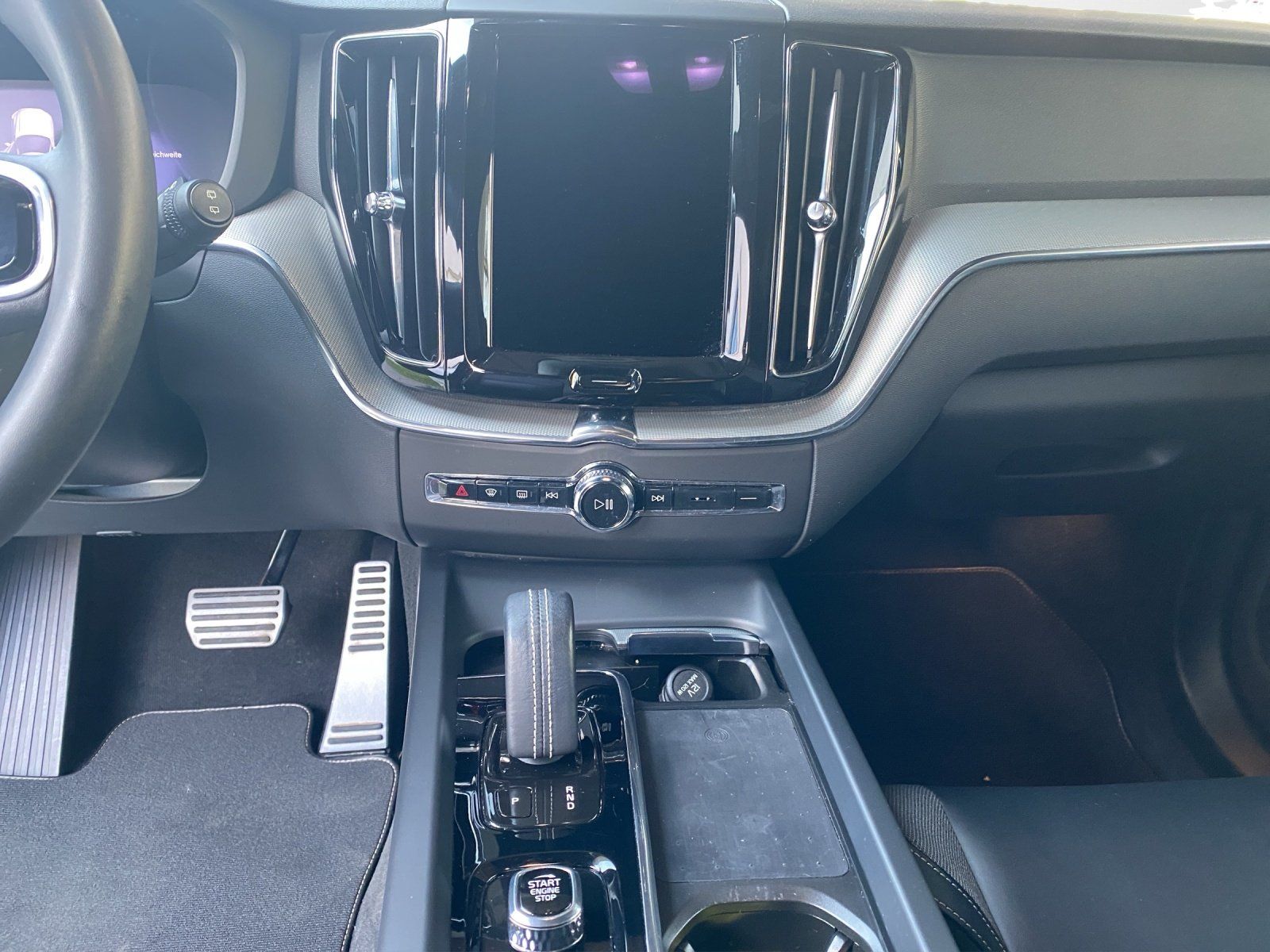 Volvo XC60 T8 R Design LED*AHK*