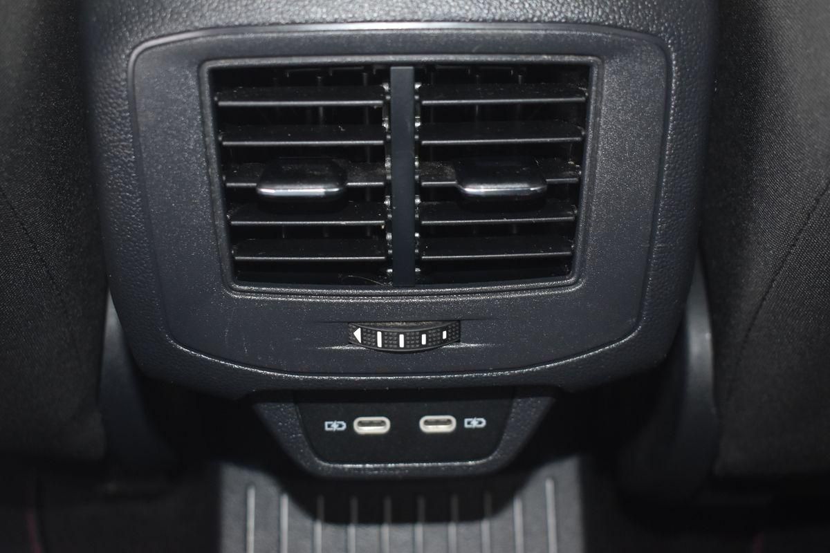 Volkswagen T-Roc 1.5 TSI DSG Sport R-Line - Samsaru's Car Outlet