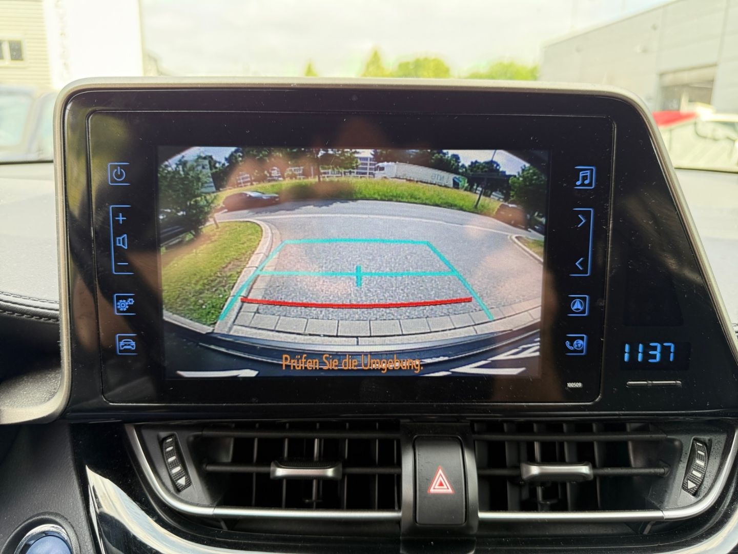 Toyota C-HR 1.8 Hybrid Club - Samsaru's Car Outlet