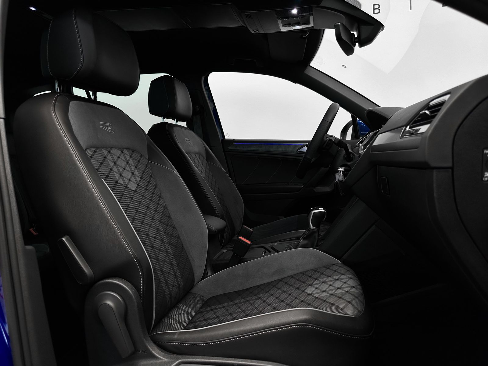 Volkswagen Tiguan R-Line - Samsaru's Car Outlet