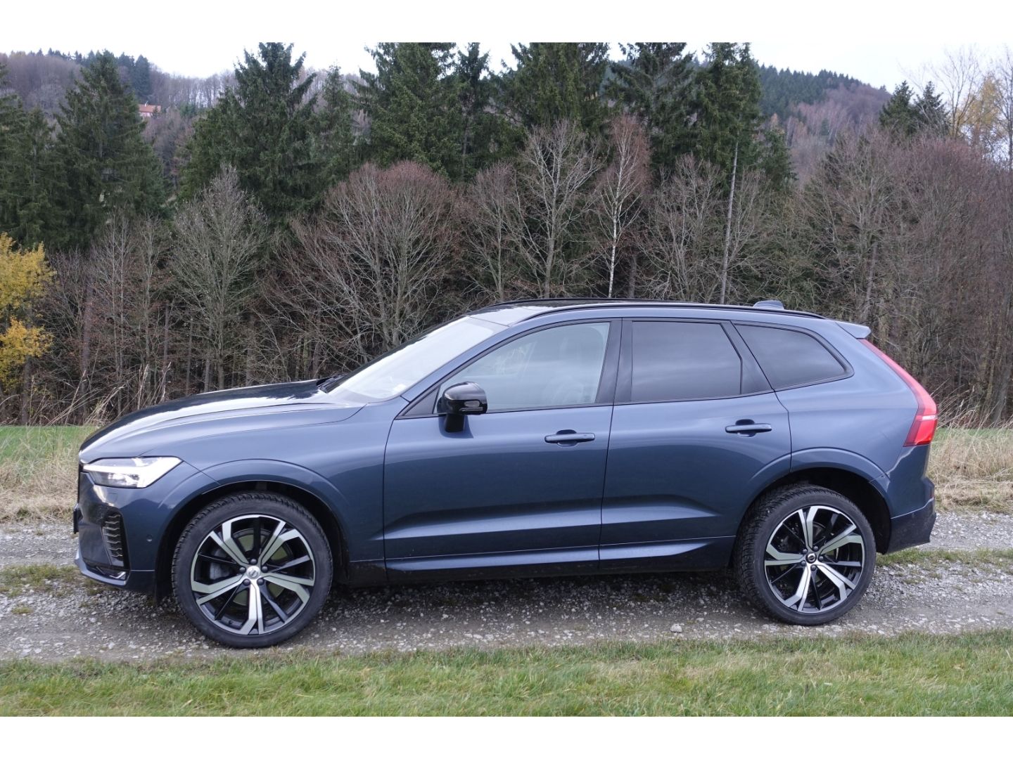 Volvo XC60 B4 D AWD MHEV Ultimate Dark / AHK / Pano /