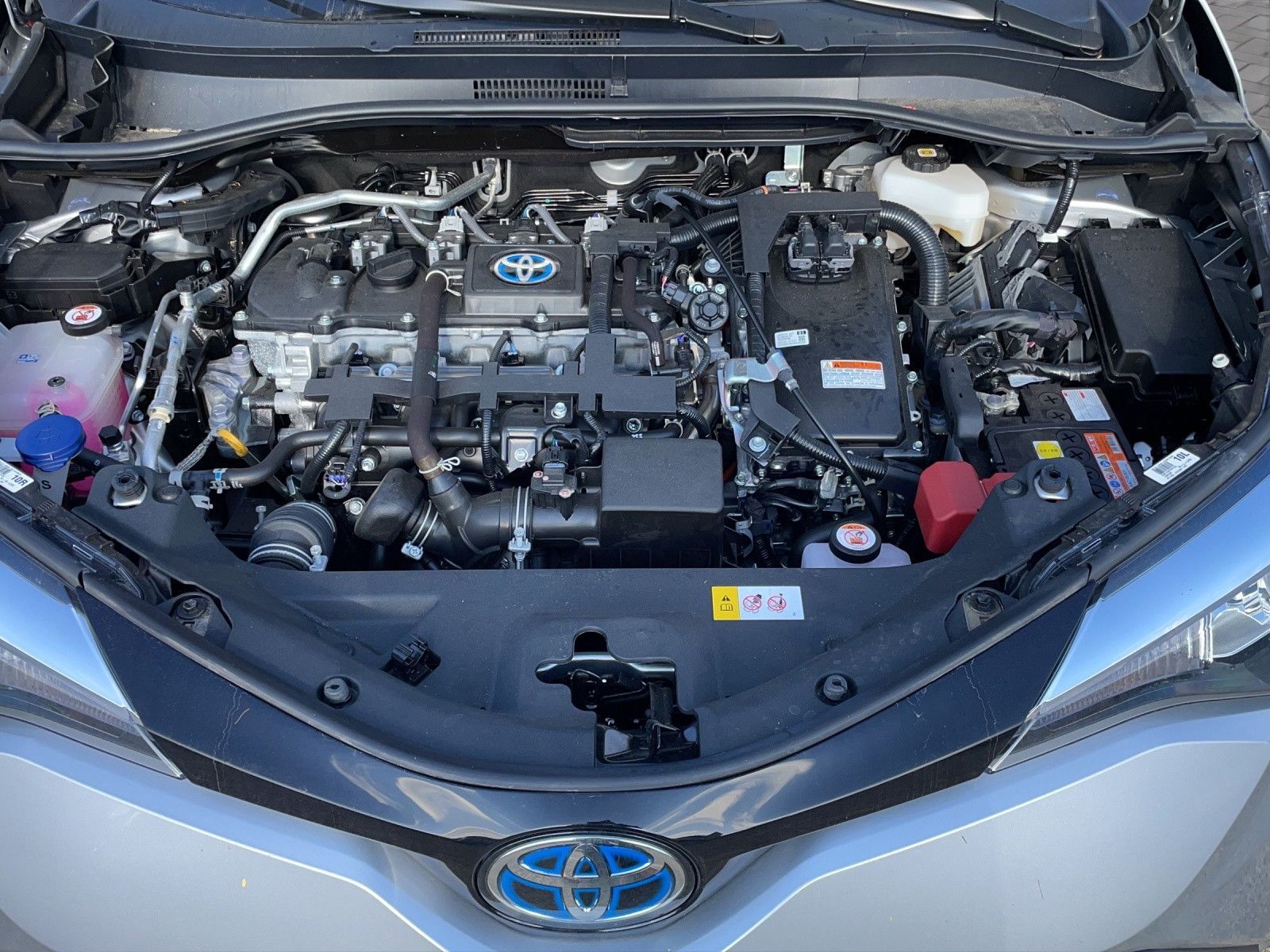 Toyota C-HR 1.8 Hybrid Flow - Samsaru's Car Outlet