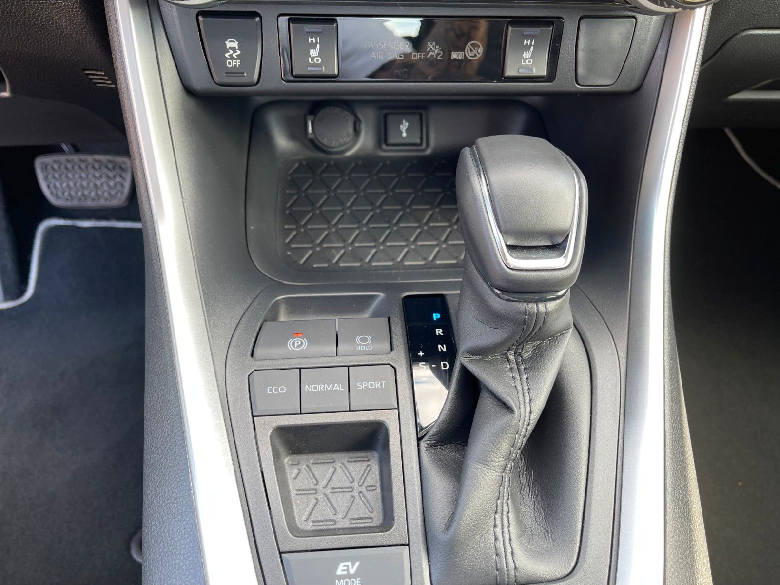 Toyota RAV 4 RAV4 Hybrid 4x2 Business Edition - Samsaru's Car Outlet