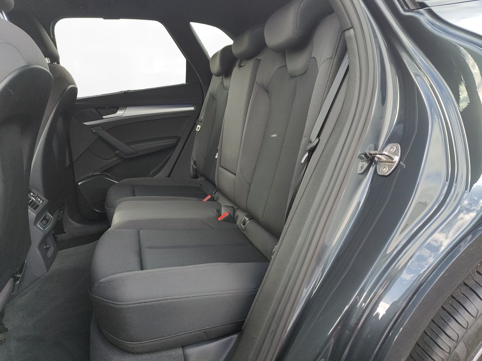 Audi Q5 40 TFSI quattro advanced - Samsaru's Car Outlet