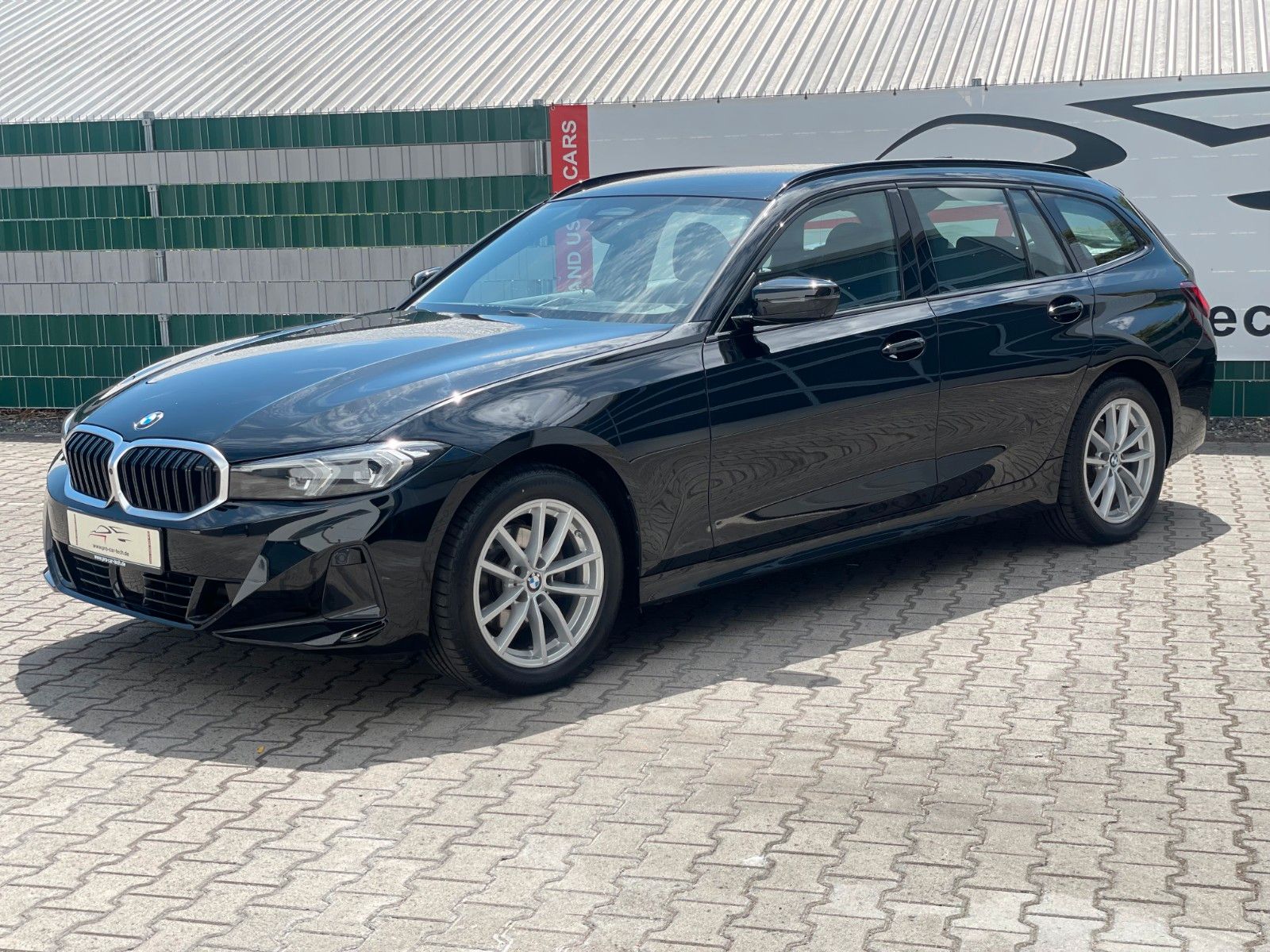 BMW 320d xDrive Touring - Samsaru's Car Outlet