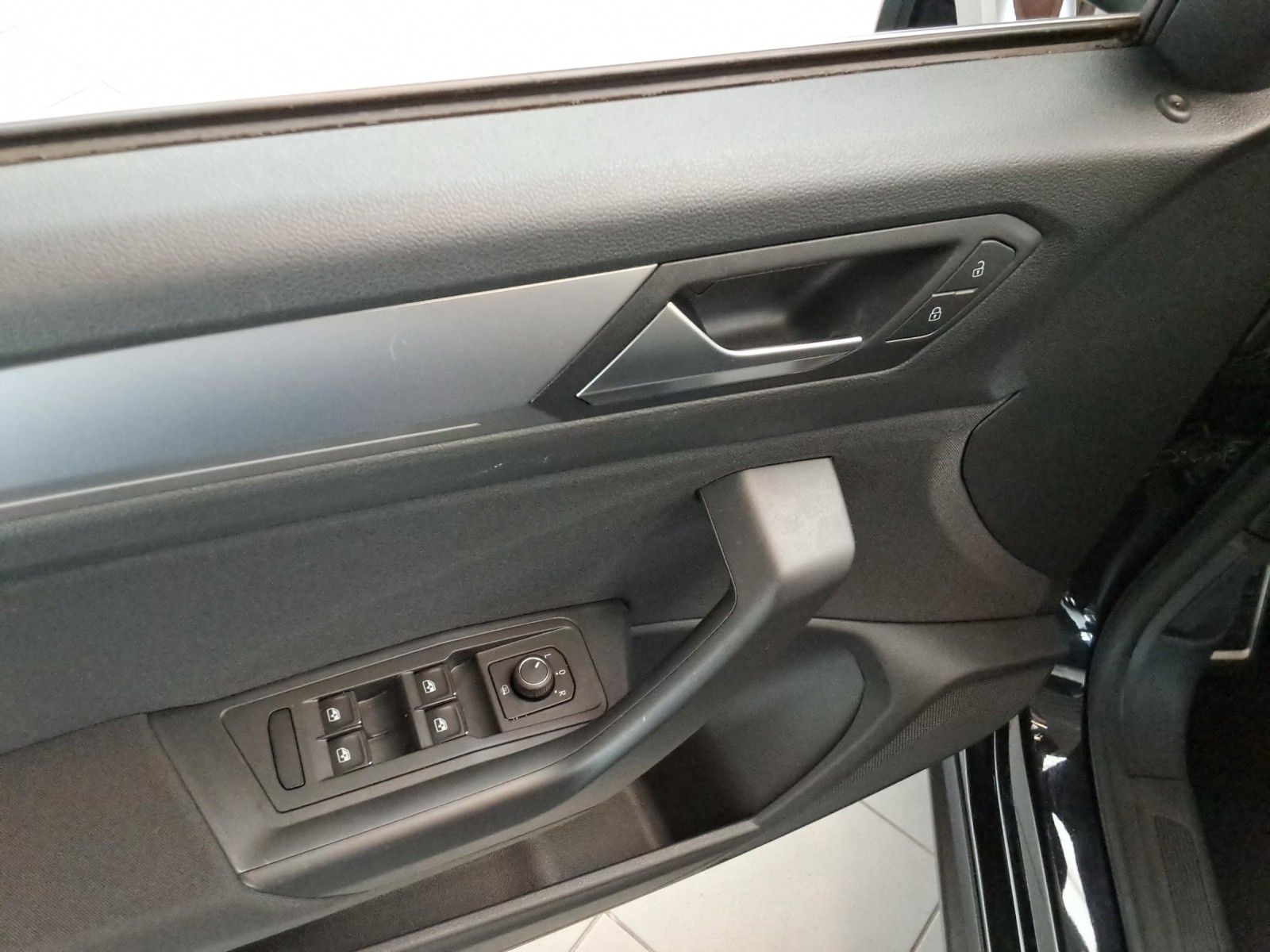 Volkswagen T-Roc Cabrio - Samsaru's Car Outlet