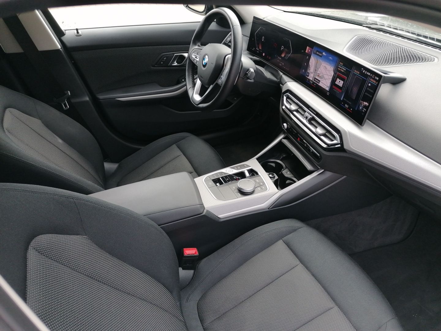 BMW 320 i Touring - Samsaru's Car Outlet