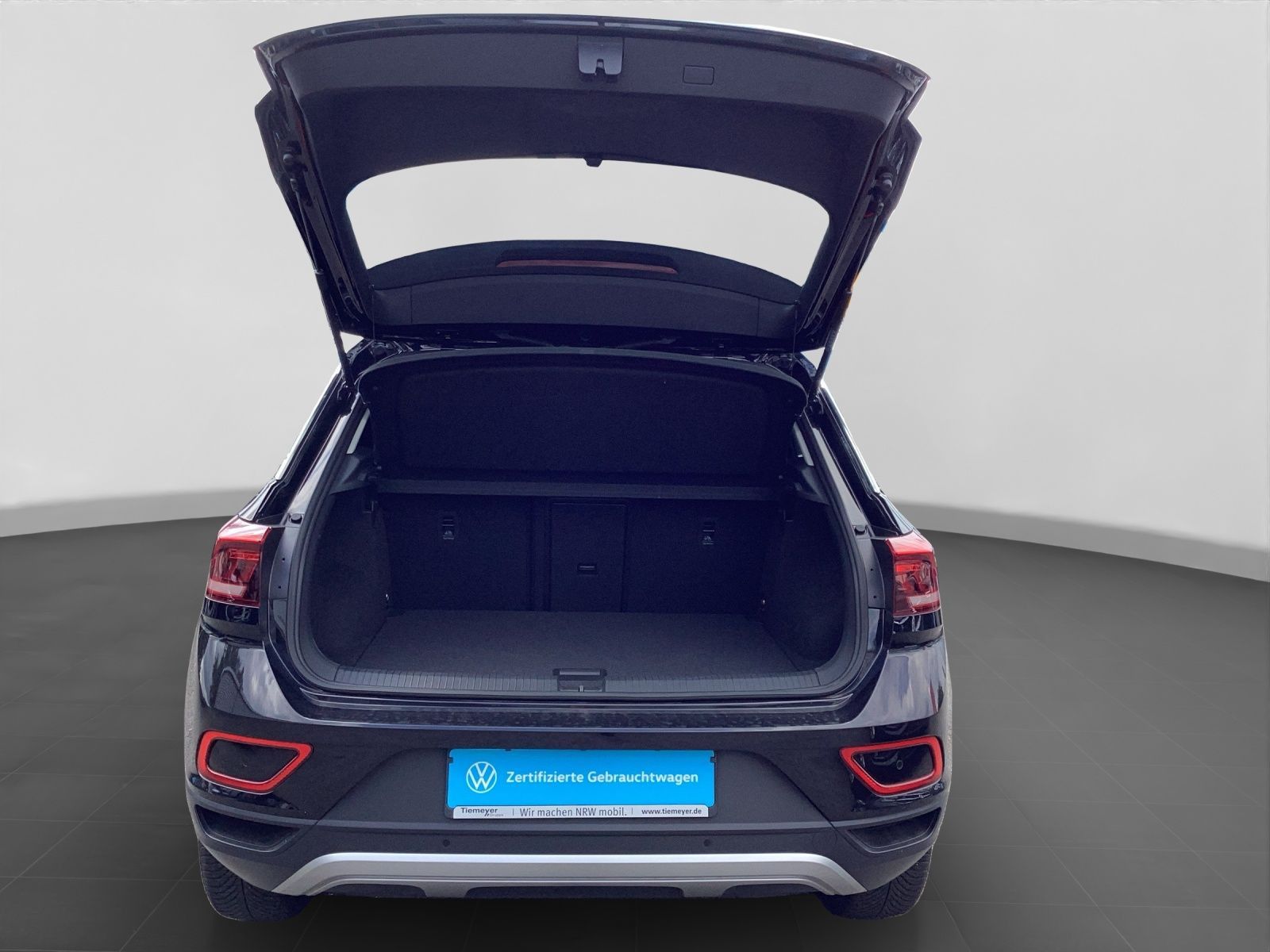 Volkswagen T-Roc 1.0 TSI LIFE - Samsaru's Car Outlet