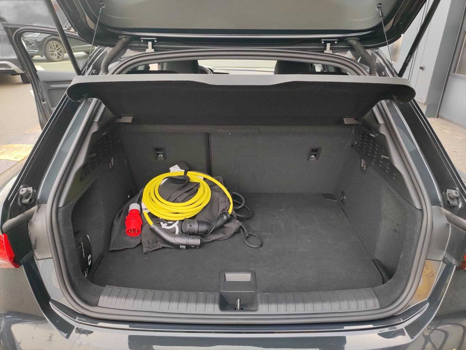 Audi A3 Sportback 40 TFSI e Adv. S tronic *R-CAM*PDC*