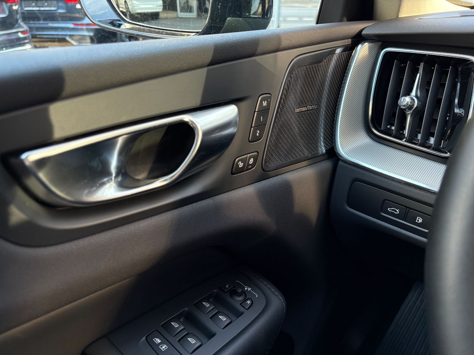 Volvo XC60 T6 AWD Plus Dark AHK 360 PANO H&K STH