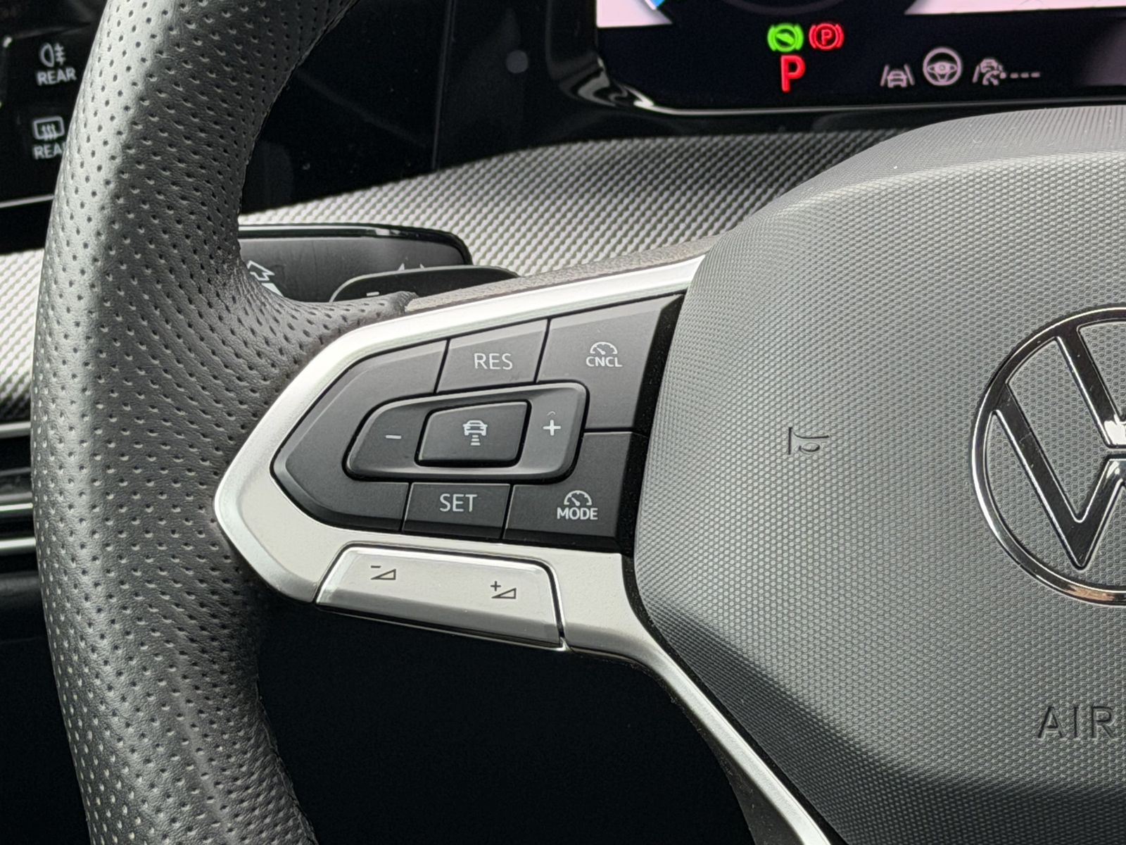 Volkswagen Golf 2.0 TSI 4M R-Line PANO|HUD|Matrix|360°|AHK