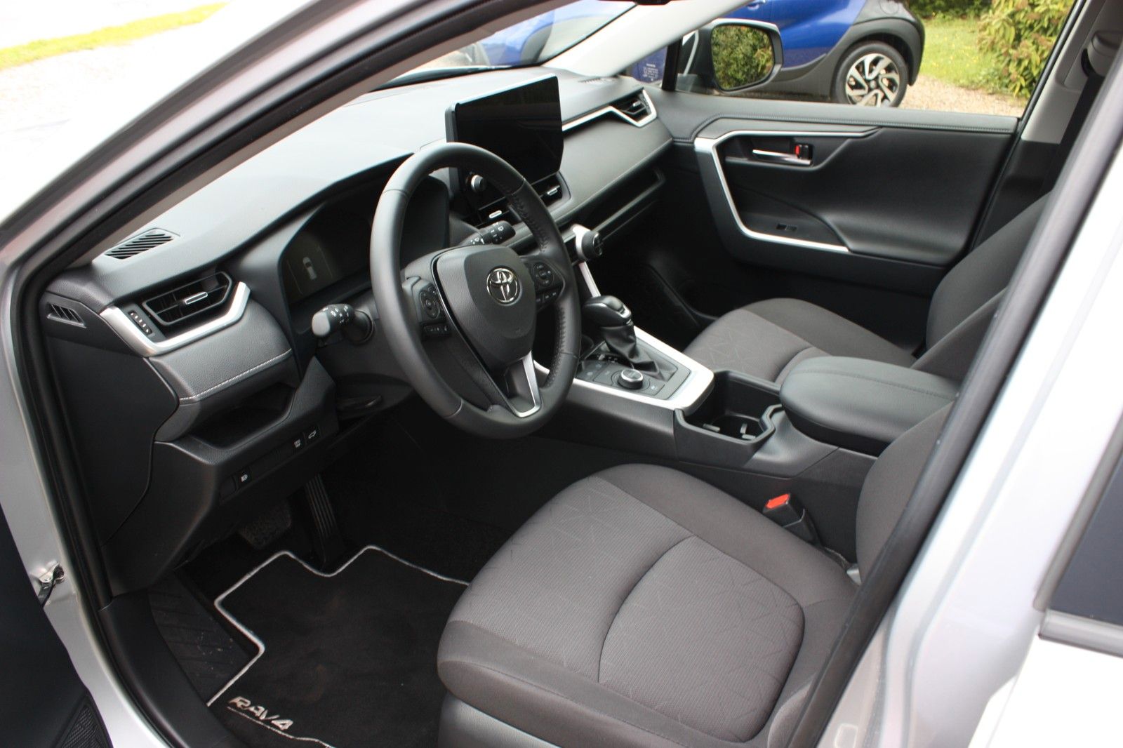 Toyota RAV4 2.5 Hybrid 4x4 - Samsaru's Car Outlet