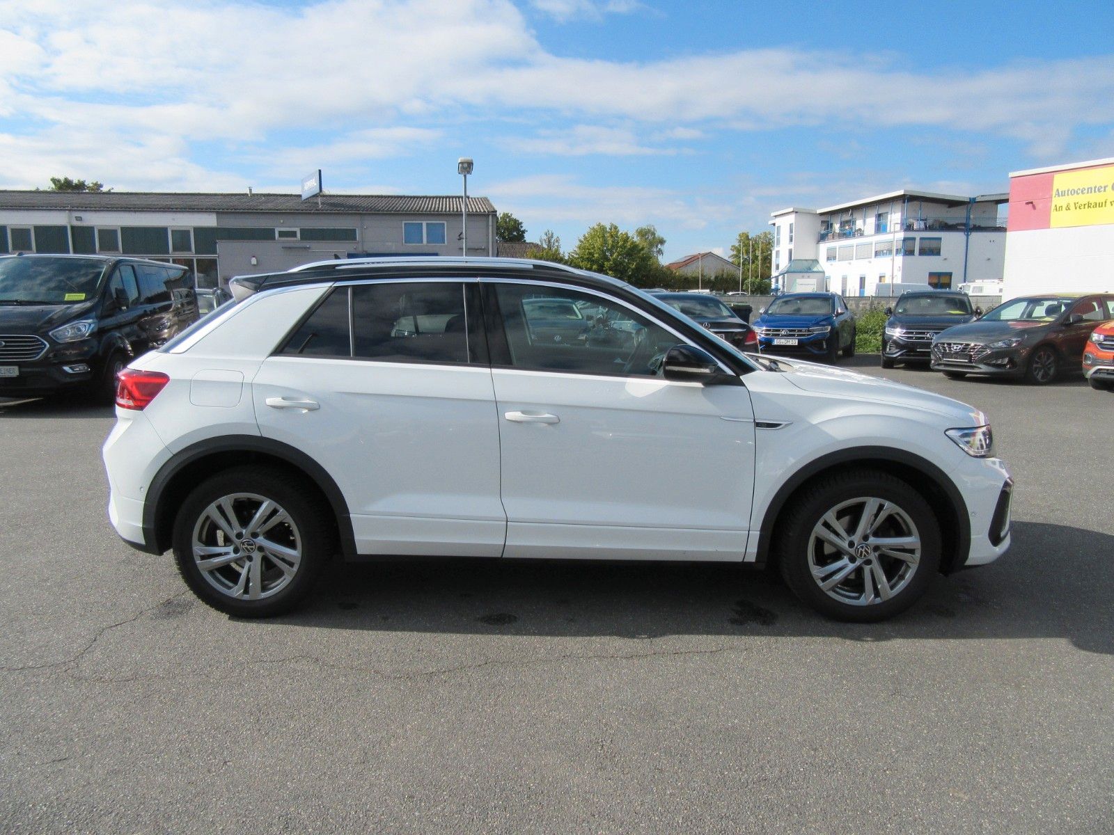 Volkswagen T-Roc R-Line - Samsaru's Car Outlet