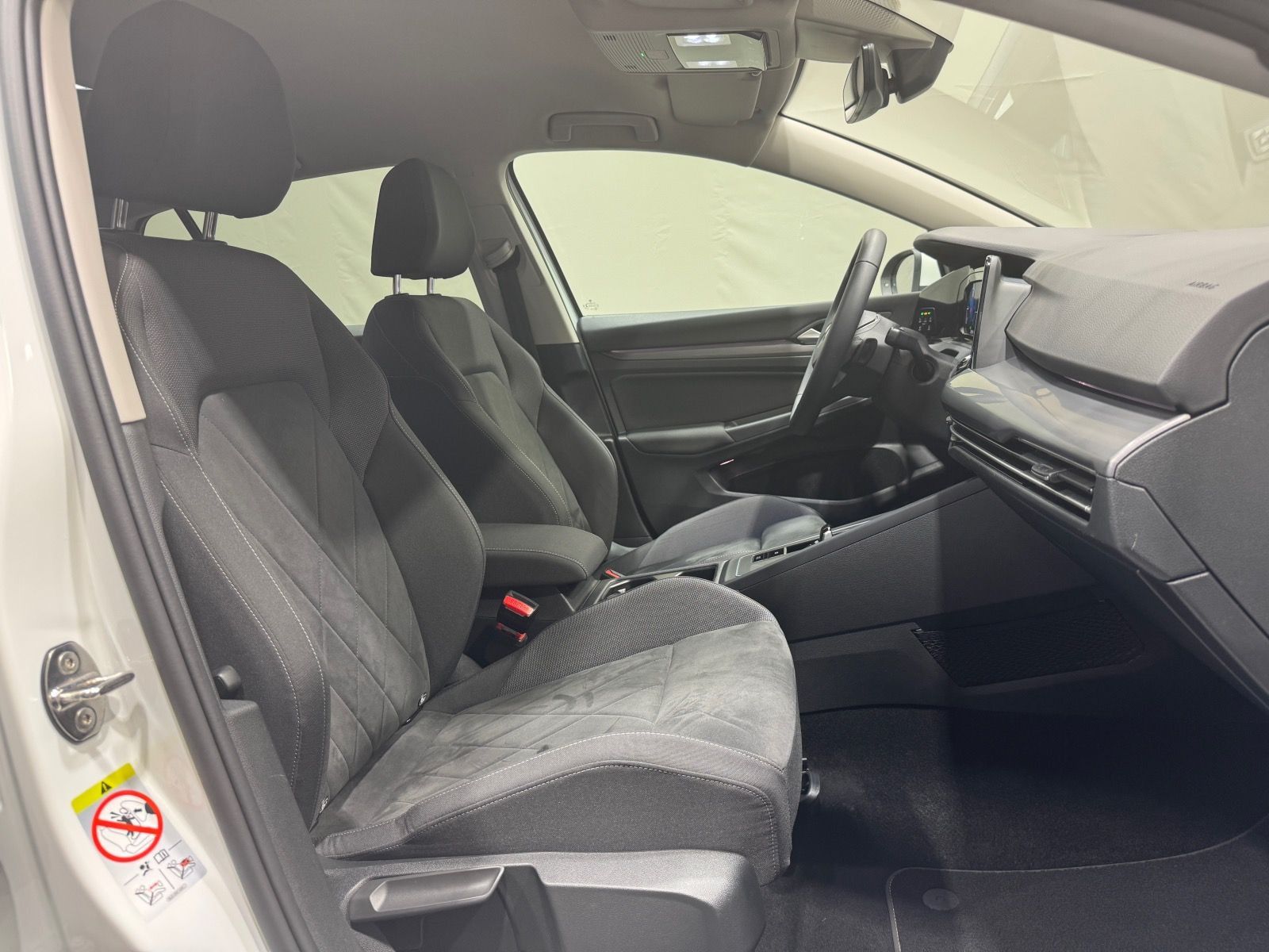 Volkswagen Golf Style 2.0 TDI DSG - Samsaru's Car Outlet