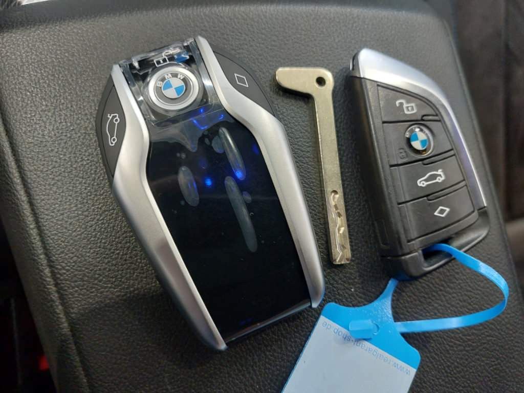 BMW 320 d xDrive M-SPORT - Samsaru's Car Outlet