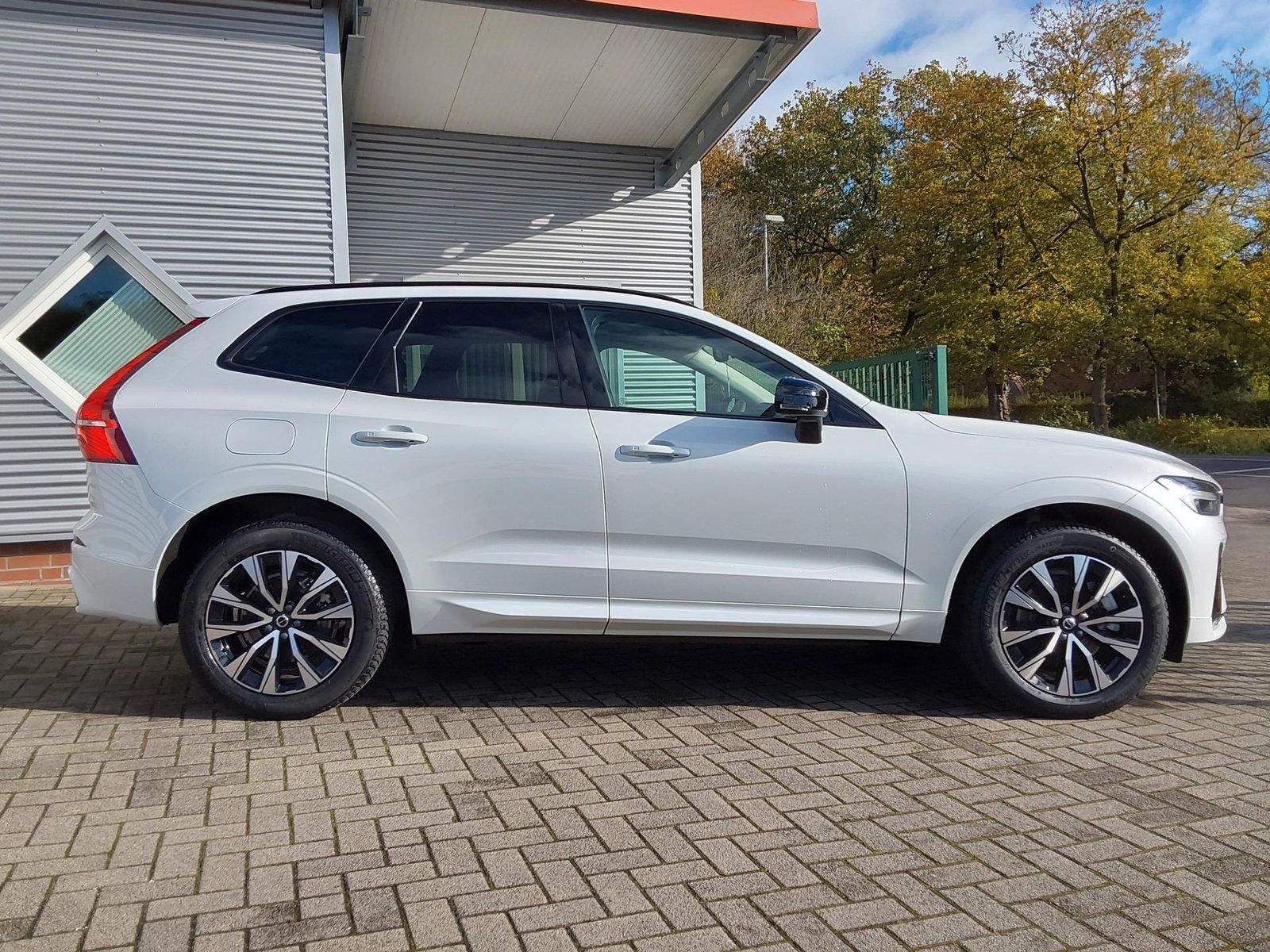 Volvo XC60 B4 D AWD Plus Dark AHK/ACC/LED/SHZ/PDC/N...