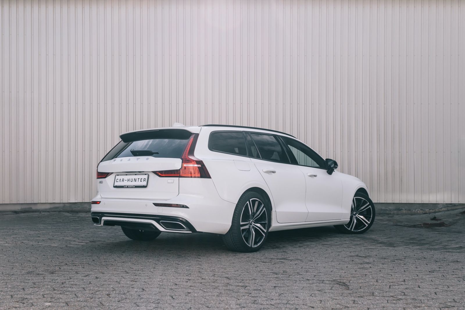 Volvo V60 Kombi R Design Recharge Plug-In Hybrid AWD