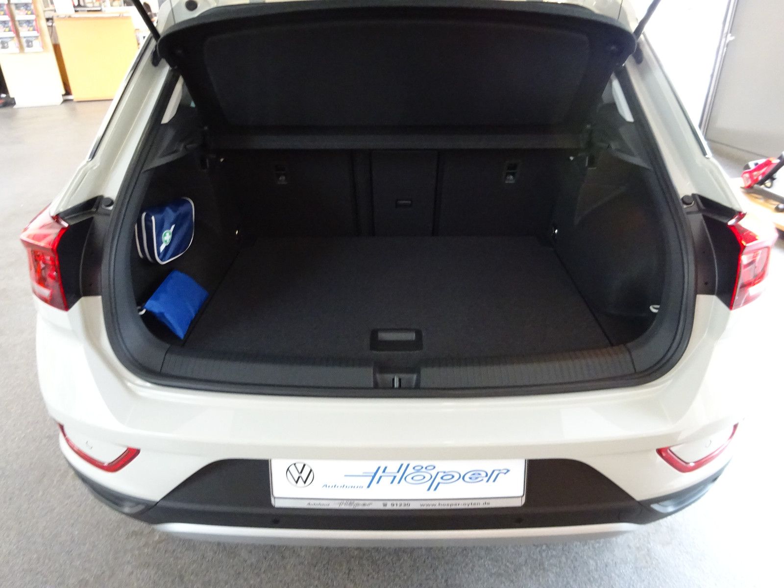 Volkswagen T-Roc 1.5 TSI DSG Life - Samsaru's Car Outlet