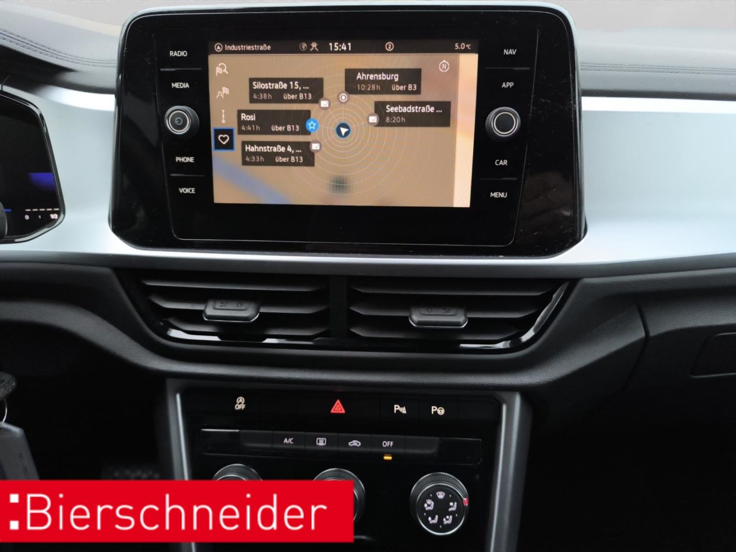 Volkswagen T-Roc 1.5 TSI DSG Life - Samsaru's Car Outlet