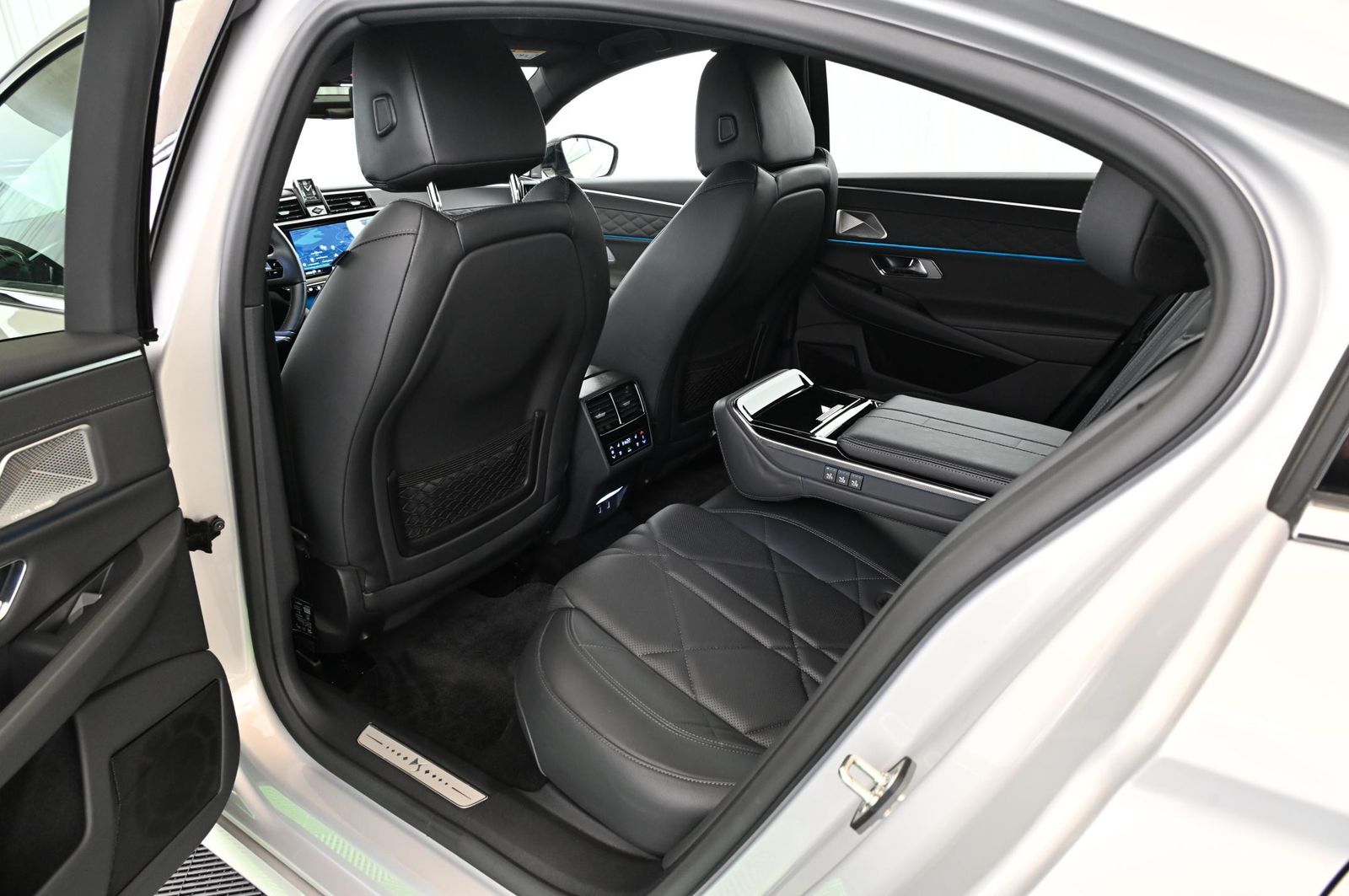 DS Automobiles DS9 1.6 E-Tense 250 RIVOLI+ UVP 68.000 EUR
