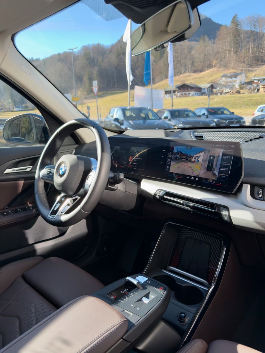 BMW X1 xDrive23i - Samsaru's Car Outlet