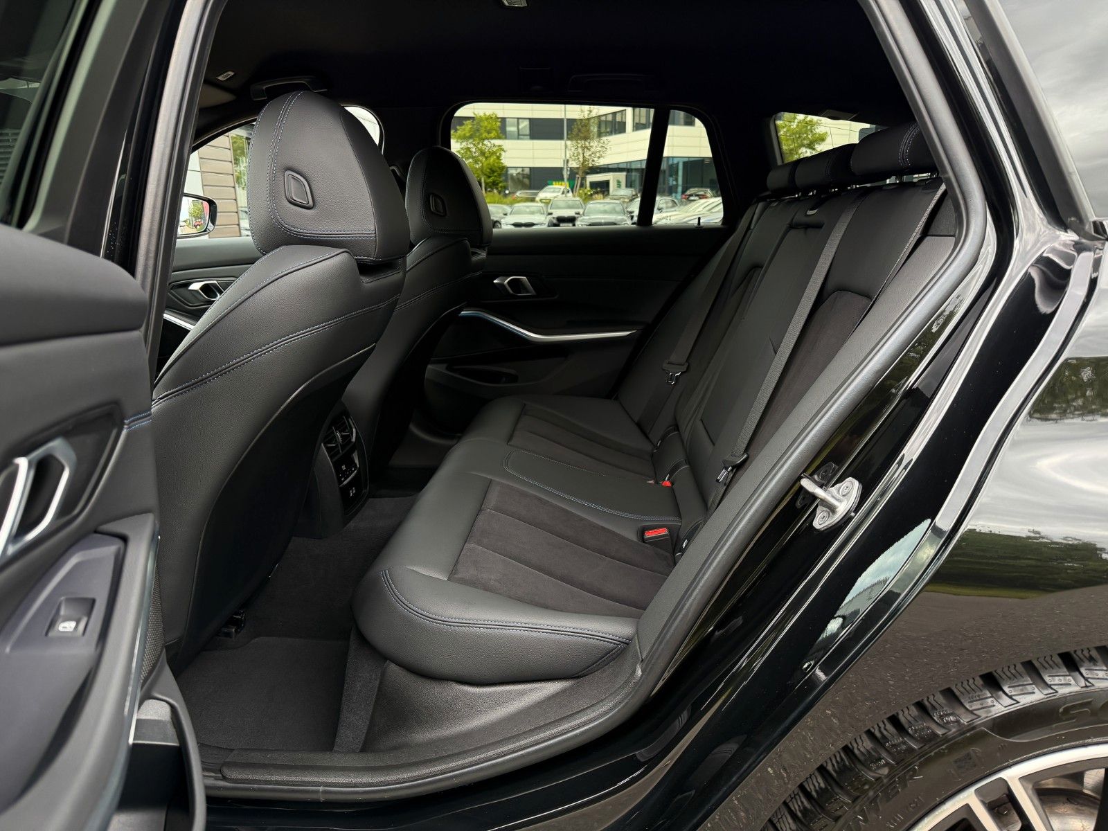 BMW 330 i M Sport - Samsaru's Car Outlet