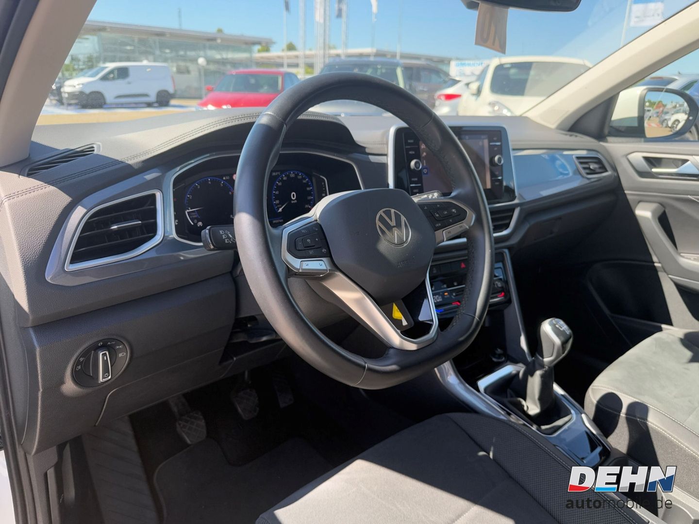 Volkswagen T-Roc 1.0 TSI Style Plus - Samsaru's Car Outlet