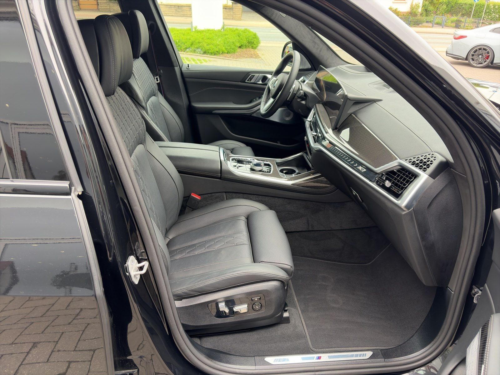 BMW X7 xDrive40d | M Sport Pro| Integral| Sky Lounge