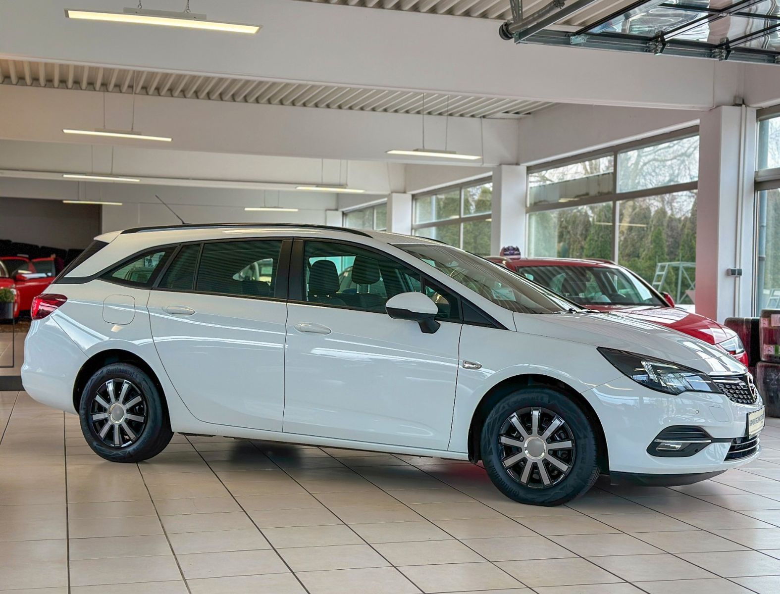 Opel Astra K 1.5 D Sports Tourer Business - Samsaru's Car Outlet