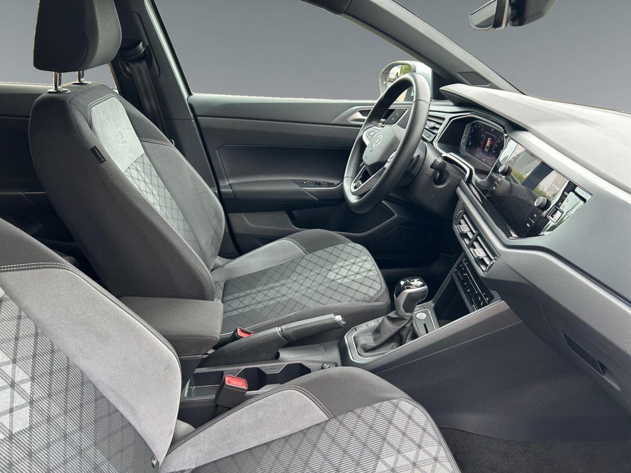 Volkswagen Taigo 1.0 TSI DSG R-Line - Samsaru's Car Outlet