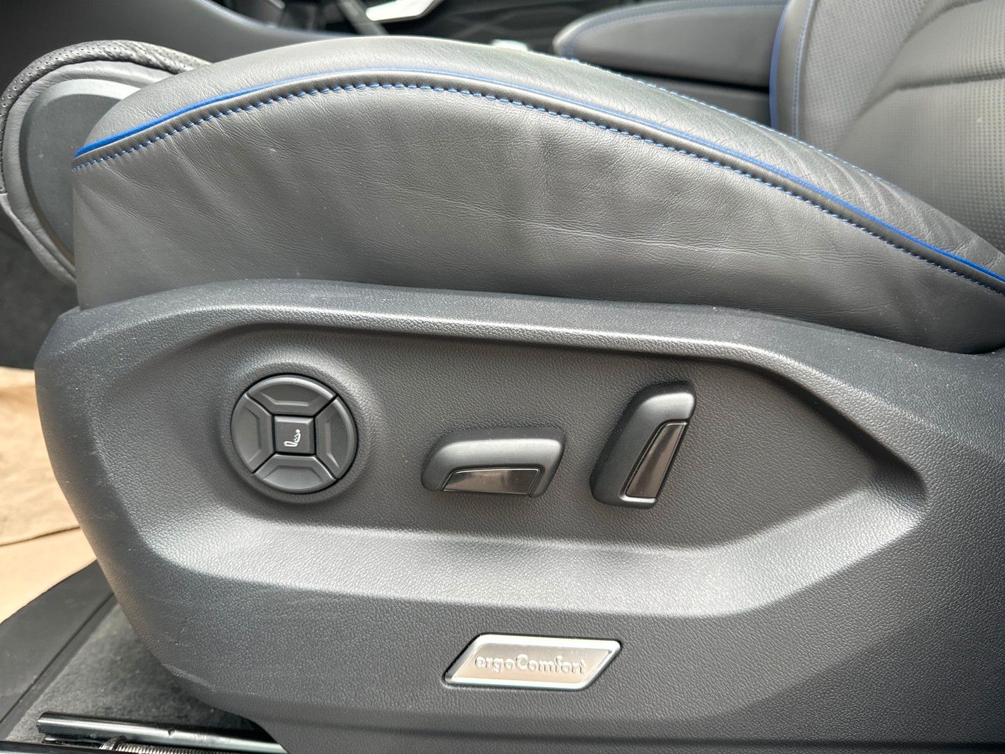 Volkswagen Touareg R 3.0 TSI V6 eHybrid 4Motion - Samsaru's Car Outlet