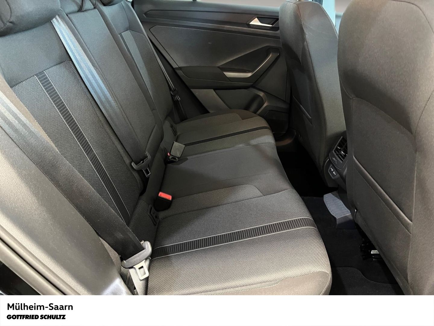 Volkswagen T-Roc 1.5 TSI DSG - Samsaru's Car Outlet