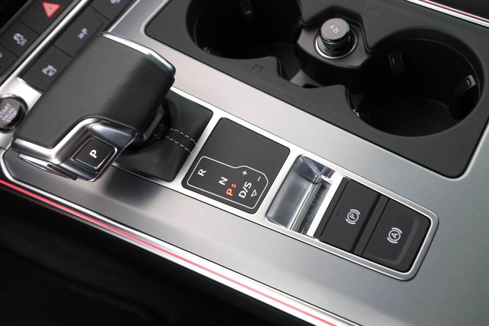 Audi A6 Avant 45 TFSI S tronic S line | PANO | AHK |